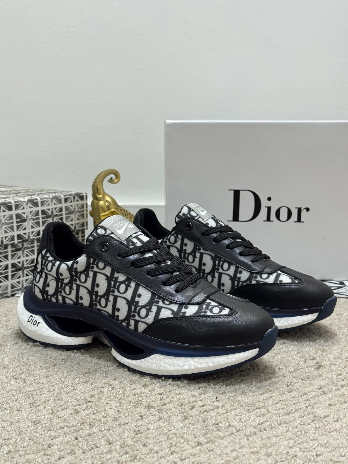 Men's shoes 💰440 [New model] 🐬🐬Original quality - Dior The latest model of sports shoes 🎁Casual and fashionable men's shoes 👟Best model 💥Simple and elegant version, exclusive for trendy men. Unique official website new and most brand elements 👑original decoration, imported cowhide stitching with classic fabrics, fashionable and generous accessories, ✅foamed TPU wear-resistant and taller outsole, light and comfortable. Size: 38-44 (45 customized